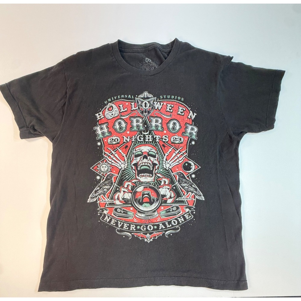 Universal Studios Halloween Horror Nights 2023 Never Go Alone Black T-Shirt L